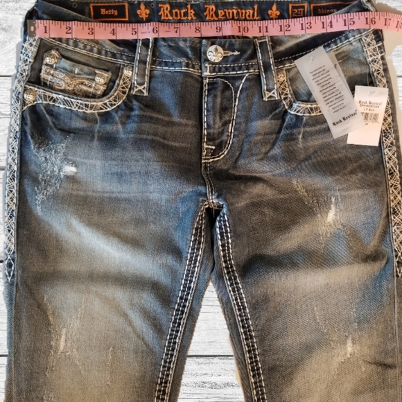 Rock Revival Betty Cropped Skinny Jeans - Picture 6 of 10